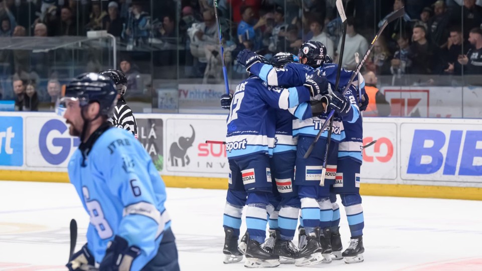 Hokej: Slovanu unikol titul o vlások, Nitra vyhrala po predĺžení 4:3