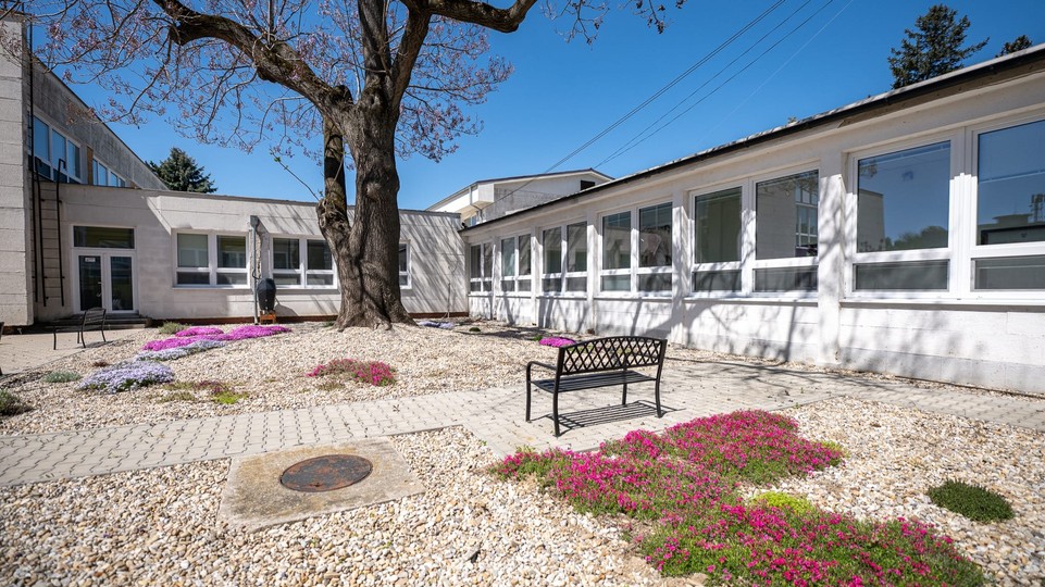 FOTO: V Bernolákove vzniká moderný kampus bioenergetiky a krajinotvorby. Dokončené sú učebne a internát