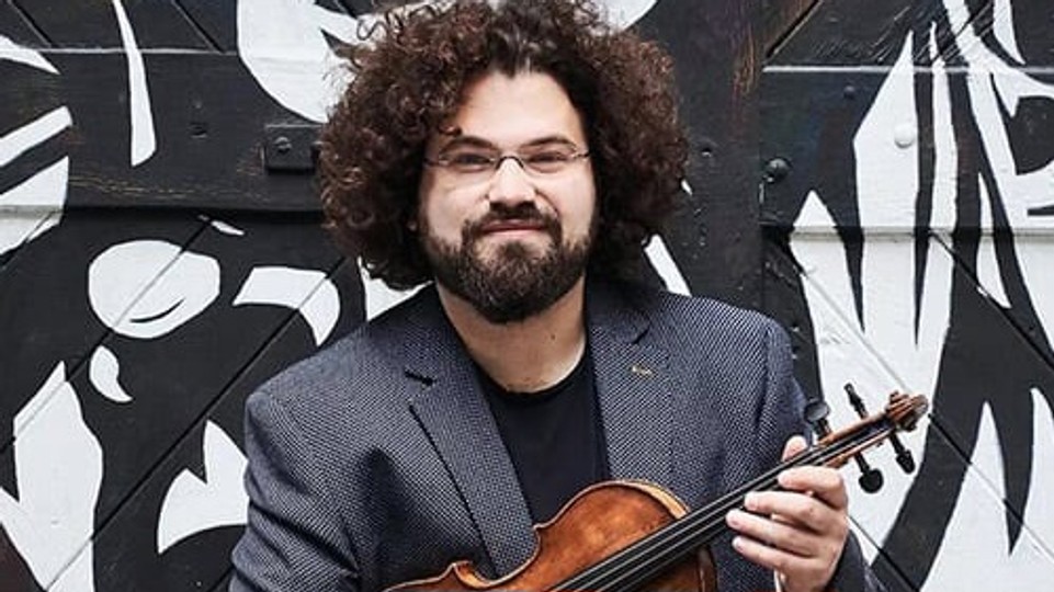 Husľový virtuóz Jonian Ilias Kadesha a Slovenský komorný orchester sa predstavia v Populárnom cykle SF