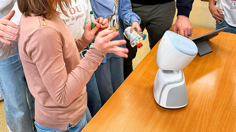 Úžasné: Malých pacientov kardiocentra zastupuje v škole robot