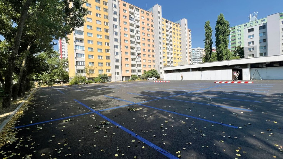 Na Osuského ulici vybudovali parkovisko za takmer pol milióna eur, čaká na PAAS
