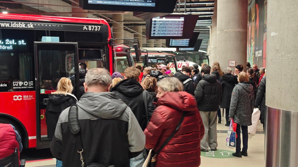Župan Droba: Za zhoršené podmienky na autobusovej stanici Nivy nesie zodpovednosť súkromný prevádzkovateľ