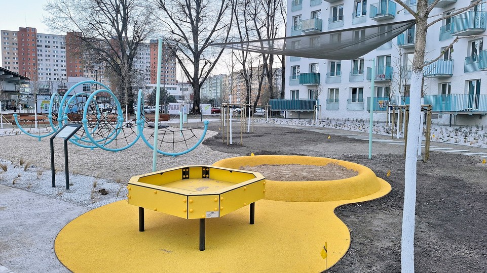 Všimli ste si? Na Muchovom námestí pribudol unikátny park