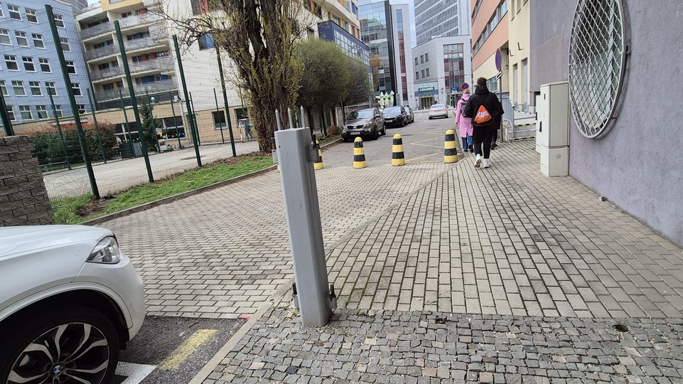 Satinského ulica je opäť priechodná, mesto dalo mreže vypíliť