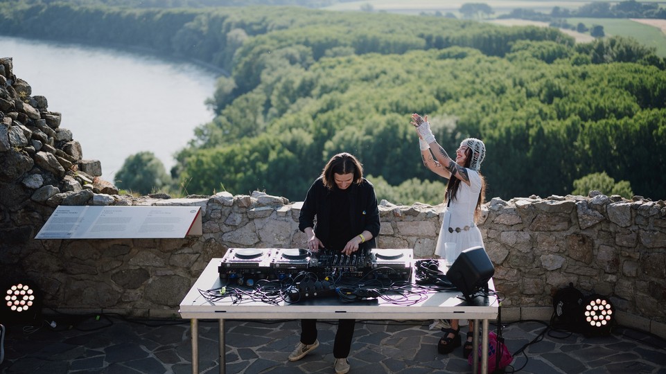 Namiešajte si dokonalý festivalový vibe: Festival Sútok na hrade Devín odhalil kompletný program