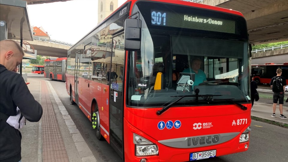 Pripravuje sa nová cezhraničná linka 902 do rakúskych obcí. Zo začiatku má premávať zdarma