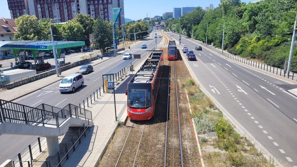 Dúbravsko-karloveská električková radiála nie je skolaudovaná, chýba stanovisko RÚVZ
