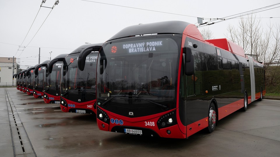 Dopravný podnik nasadil do ulíc osem nových kĺbových autobusov, na ktorých linkach premávajú?
