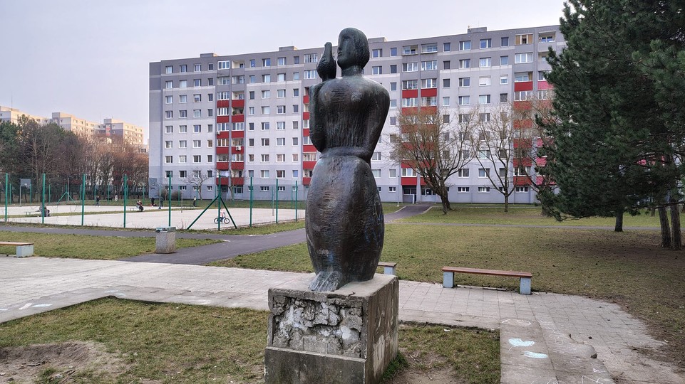 Mier všade, kam sa pozrieš. Všimli ste si, aké umelecké diela zapĺňajú priestor Petržalky?