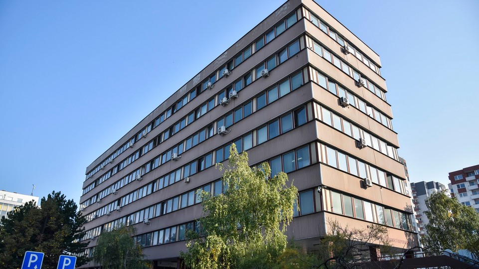 Budovu Finančného riaditeľstva SR uvakuobvali. Dôvodom majú byť vyhrážky prezidentovi FS