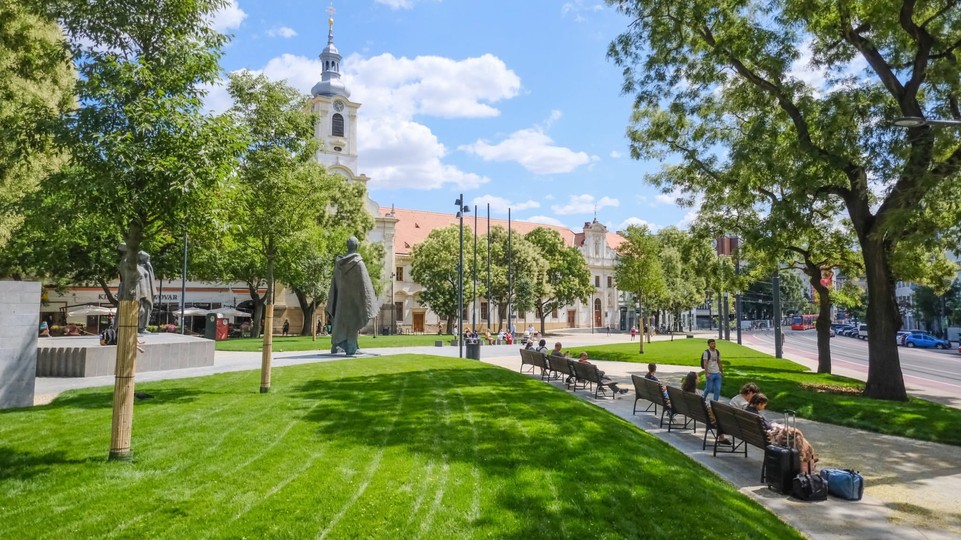 Videli ste? Centrálna časť Námestia SNP a dolná časť Poštovej ulice majú novú podobu