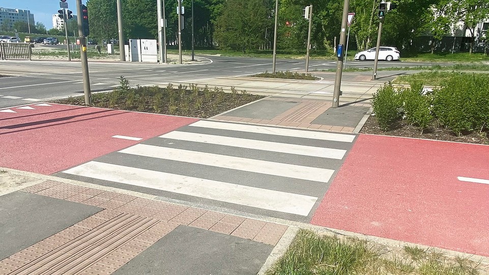 Názor odborníka: Prečo u nás na priechodoch cez električkové trate zomierajú chodci?