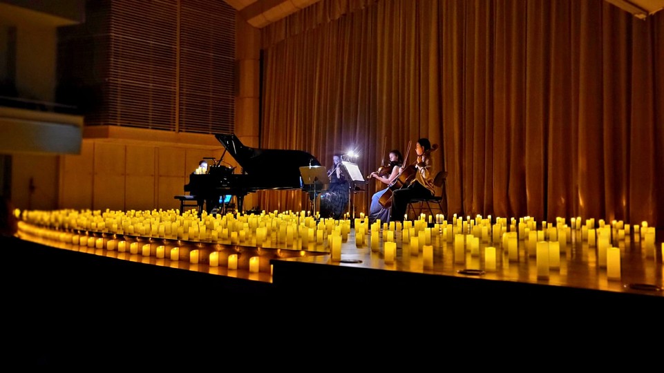 Magická atmosféra: V DK Ružinov zaznejú známe hity pri svite tisícok sviečok