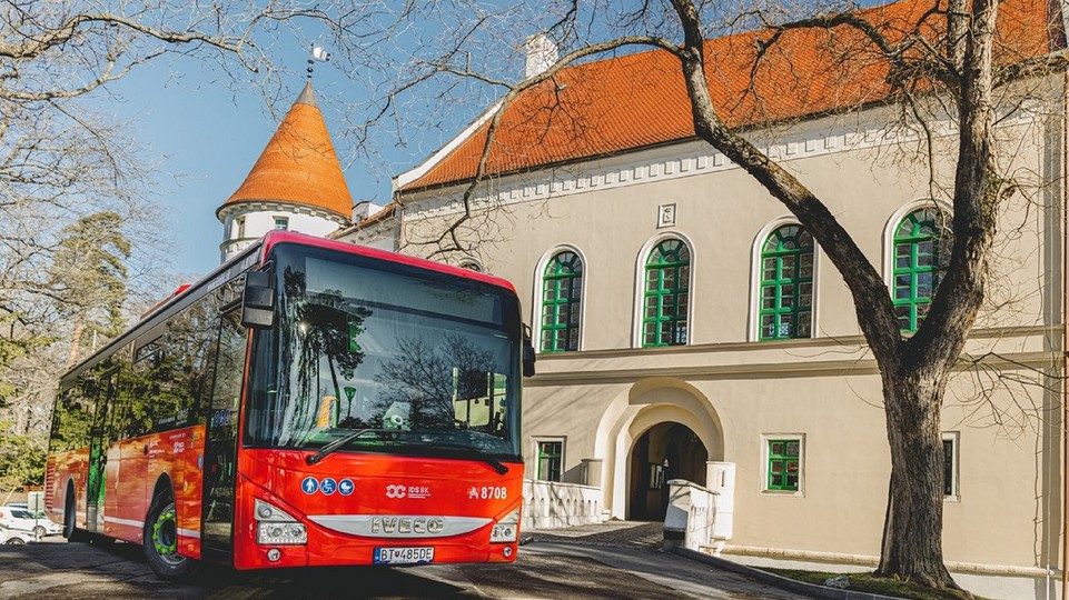 Chystáte sa do Pezinka na festival Víno pod hviezdami? Do Bratislavy vás v noci odvezie posilová doprava