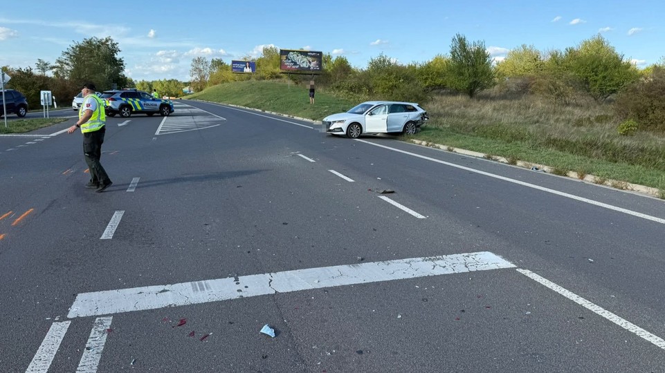 Nehoda: Medzi Záhorskou Bystricou a Stupavou sa zrazila motorka s osobným autom