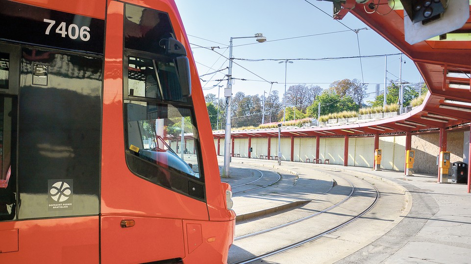 MHD: Počas víkendu nebudú na Hlavnú stanicu premávať električky