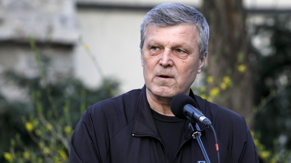 Hokejová legenda Peter Šťastný oslávi životné jubileum 70 rokov, začínal medzi domami na Kvetnej ulici