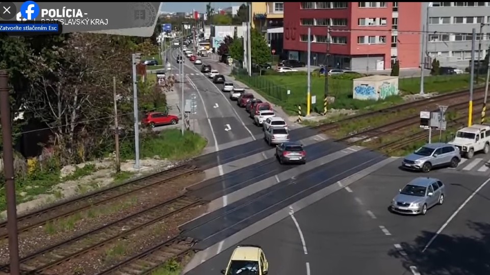 Dočkala sa riešenia: Križovatku častých nehôd pri železničnom priecestí na Ivanskej ceste čaká premena