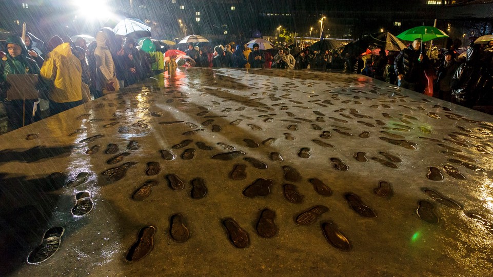 Pamätník novembra 1989 na Námestí slobody odhalili už aj oficiálne