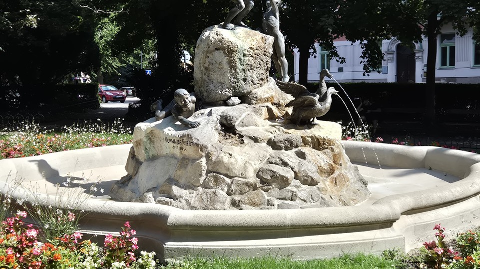 Hrozné: Vynovenú Kačaciu fontánu na Šafárikovom námestí opäť poškodili vandali