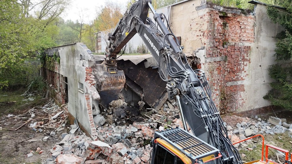 Čo všetko tu vyrastie? V areáli bývalého SOU v Záhorskej Bystrici sa začala revitalizácia