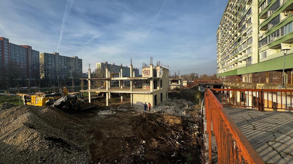 Na mieste projektu Domino sa čoskoro začne s výstavbou päťpodlažných bytoviek