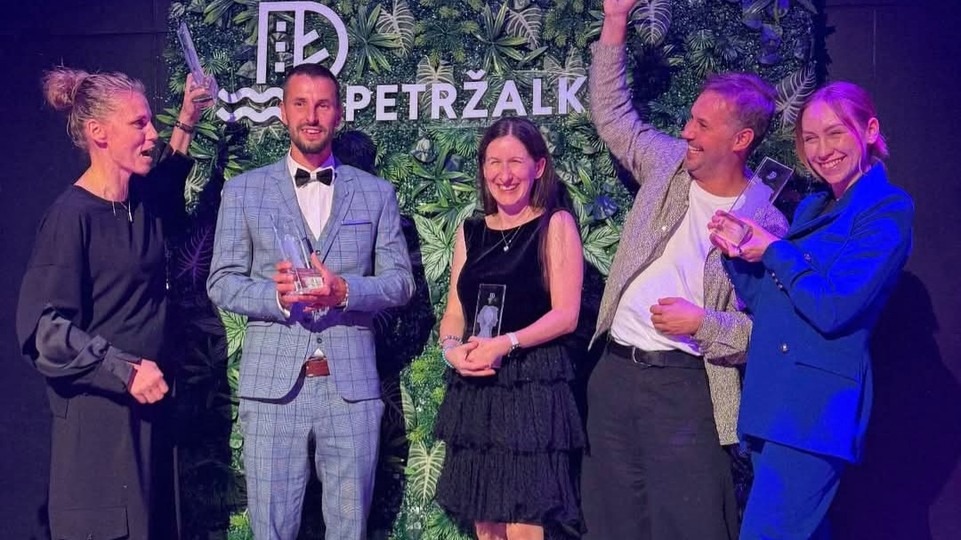 Petržalka spoznala svoje osobnosti, titul si odniesli popularizátorka vedy, dokumentarista i trénerka karate