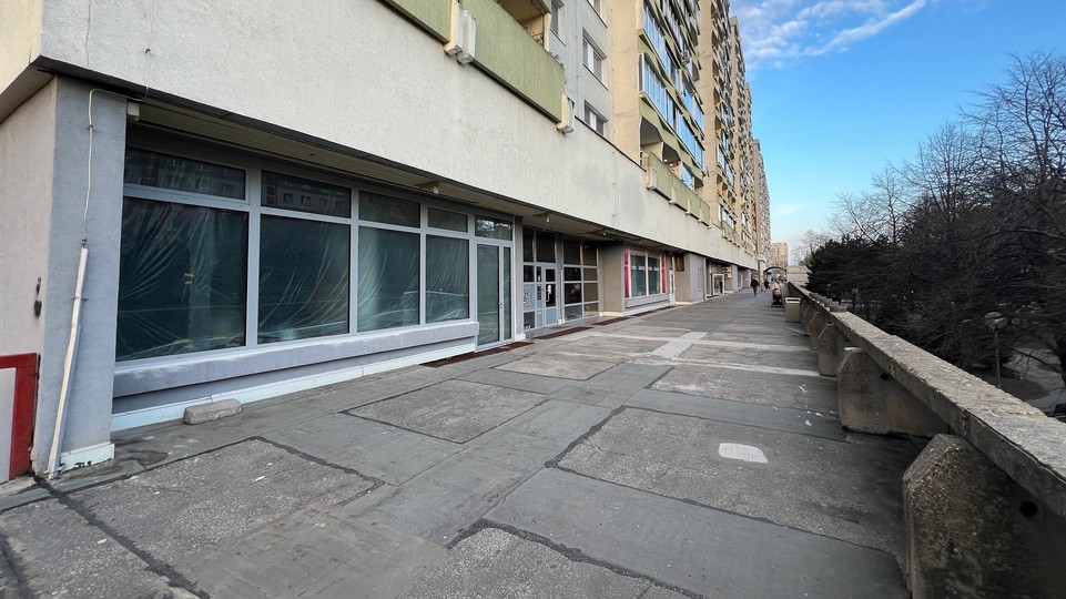 Bytový podnik chcel zrekonštruovať terasu na Mánesovom námestí, obyvatelia to však neschválili