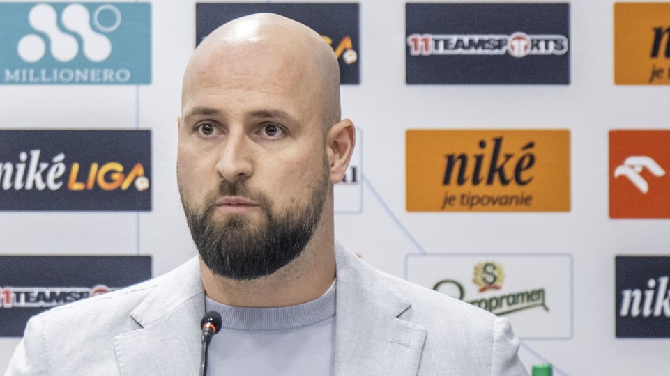 Slovan sa zaujíma o trénera Robbieho Keanea, ktorý skončil na lavičke Ferencvárosu