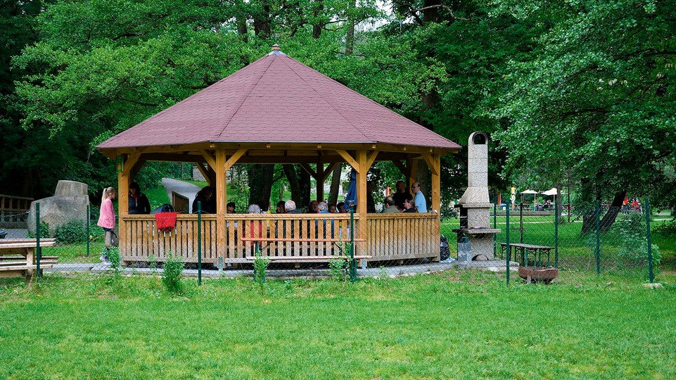 Nové nariadenie mesta zakazuje aj pitie piva pri grilovačke na Partizánskej lúke. Je to problém?