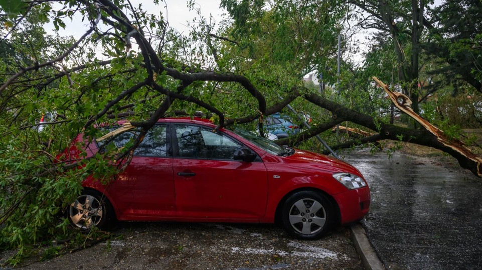 Poisťovne vyčíslili predbežné škody, ktoré spôsobili búrky na západnom Slovensku