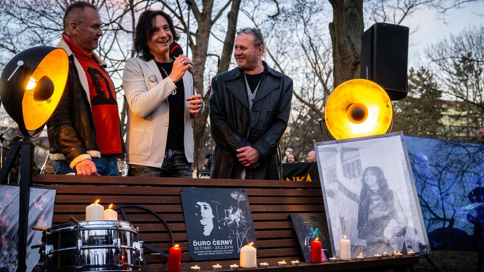 Na lavičke na "Račku" pribudla pamätná tabuľa venovaná Ďurovi Černému, od jeho smrti uplynulo 10 rokov