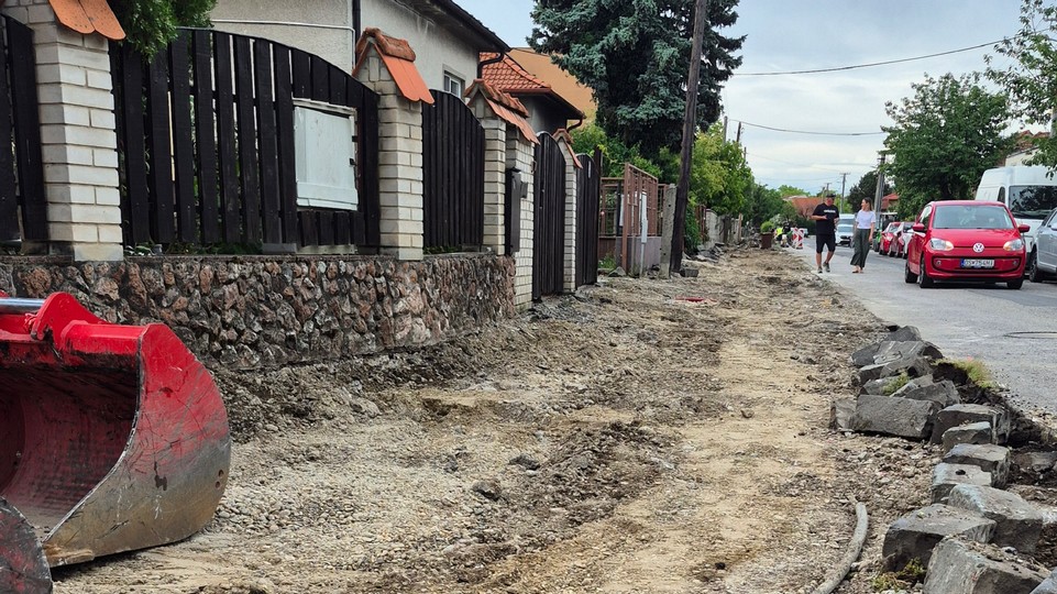 Vo Vajnoroch sa rozbehla rozsiahla rekonštrukcia chodníkov, asfalt nahradí zámková dlažba