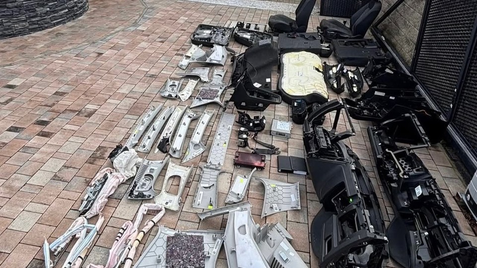 Policajti zadržali bratislavského autičkára, následne našli osem kradnutých áut