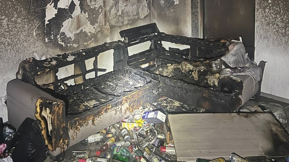 V byte na Slávičej ulici v Senci vypukol v noci požiar