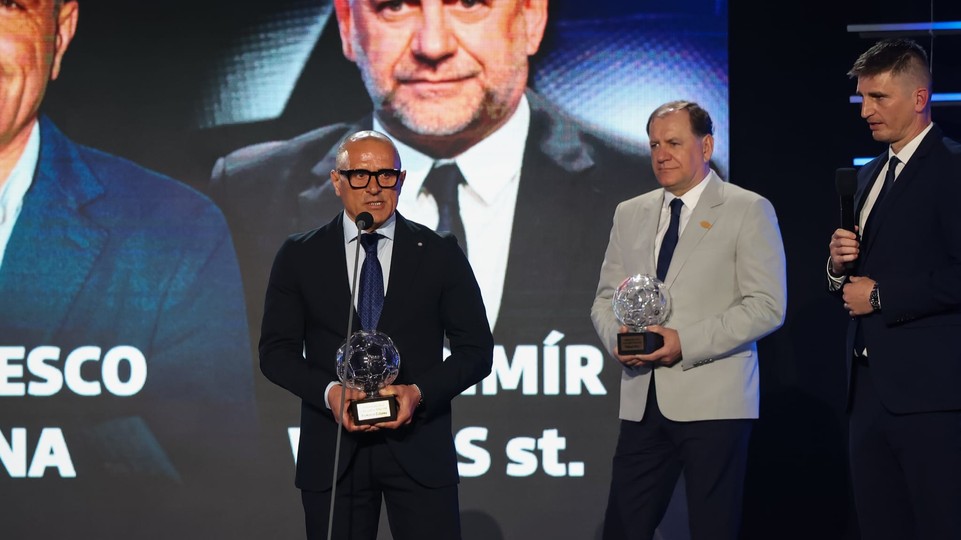 Slovensko má dvoch najlepších futbalových trénerov, sú nimi Weiss a Calzona