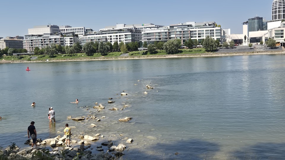 Horúčavy sa stupňujú, v Bratislave namerali 40,8 °C