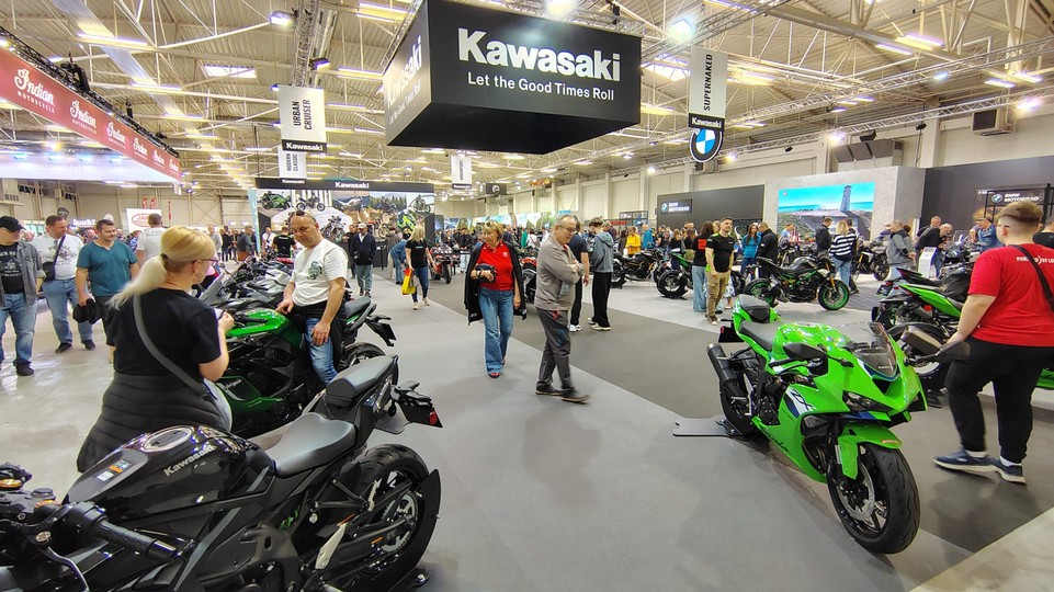 V Bratislave sa koná najväčšia prehliadka motoriek rozšírená o autá a karavany