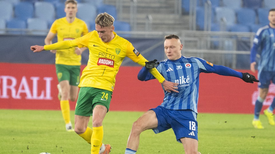 Futbalisti Slovana Bratislava zdolali Žilinu 3:2 a budú zimovať na čele