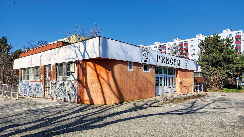 Športové haly sa vracajú do správy Petržalky. Prídu tým stovky športovcov o miesta na tréningy?