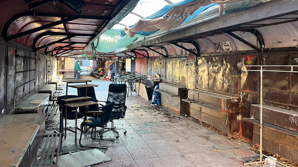 Smutná realita: Známe petržalské trhovisko sa rozpadá a ešte roky to tak zostane