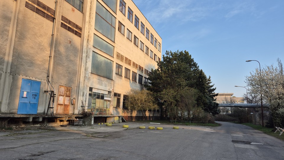 VIDEO: Nazrite s nami do opustenej schátranej budovy Istrochemu