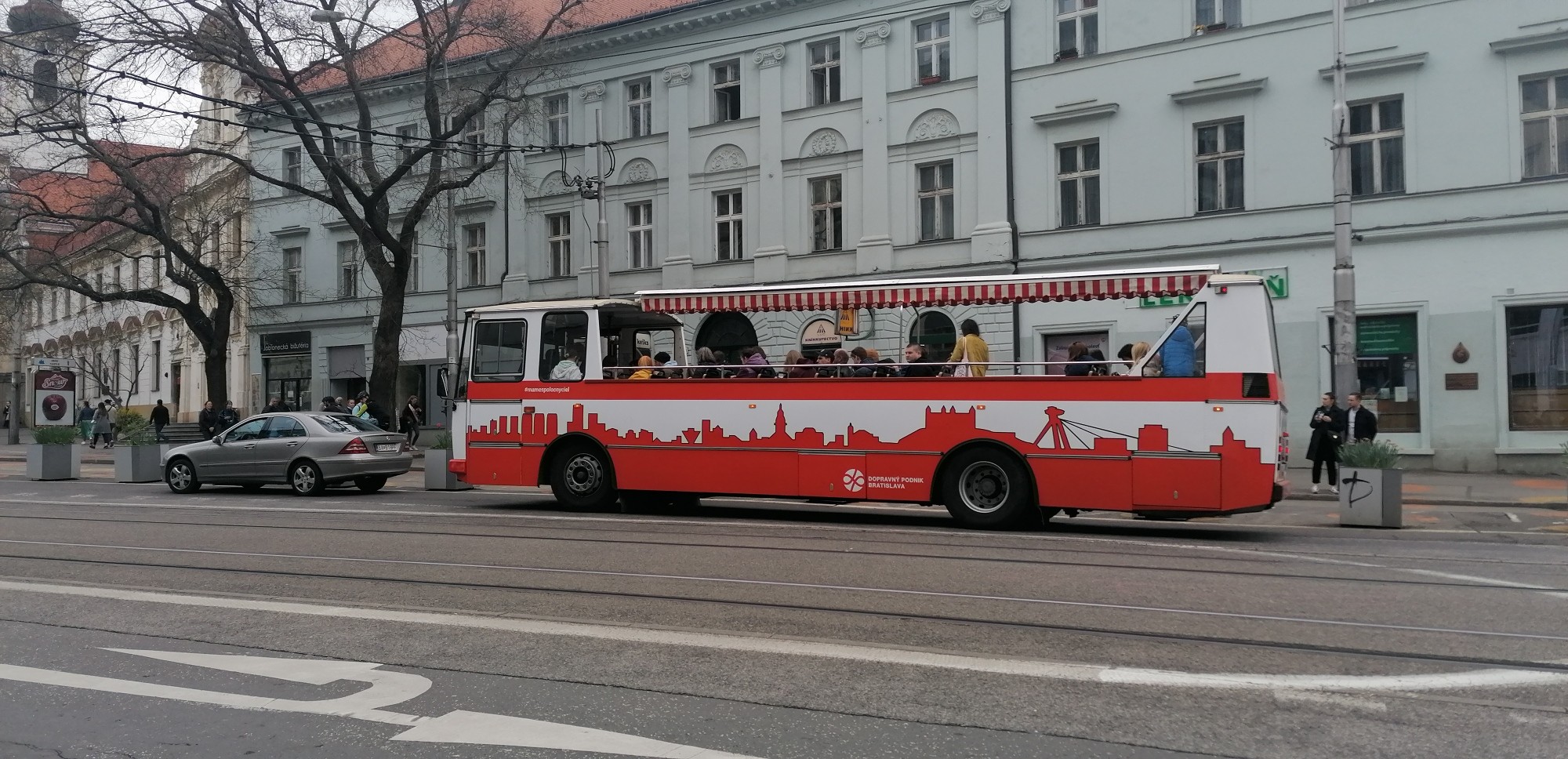 Oslavy MDD: Dopravný podnik vypraví svoj Cabriobus | Bratislavské noviny