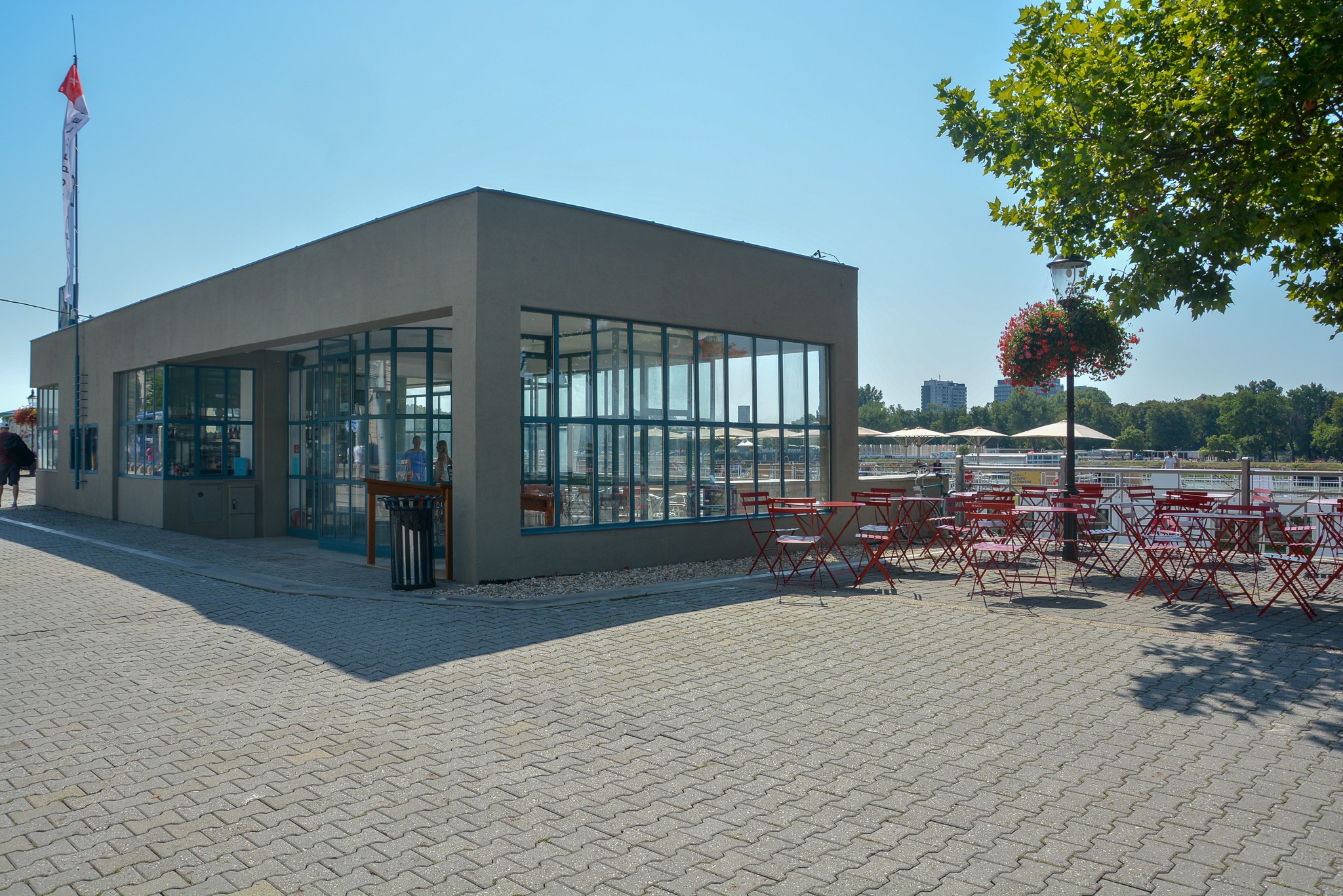 Na budove Café Propeller pribudne replika pôvodného nápisu Samospráva