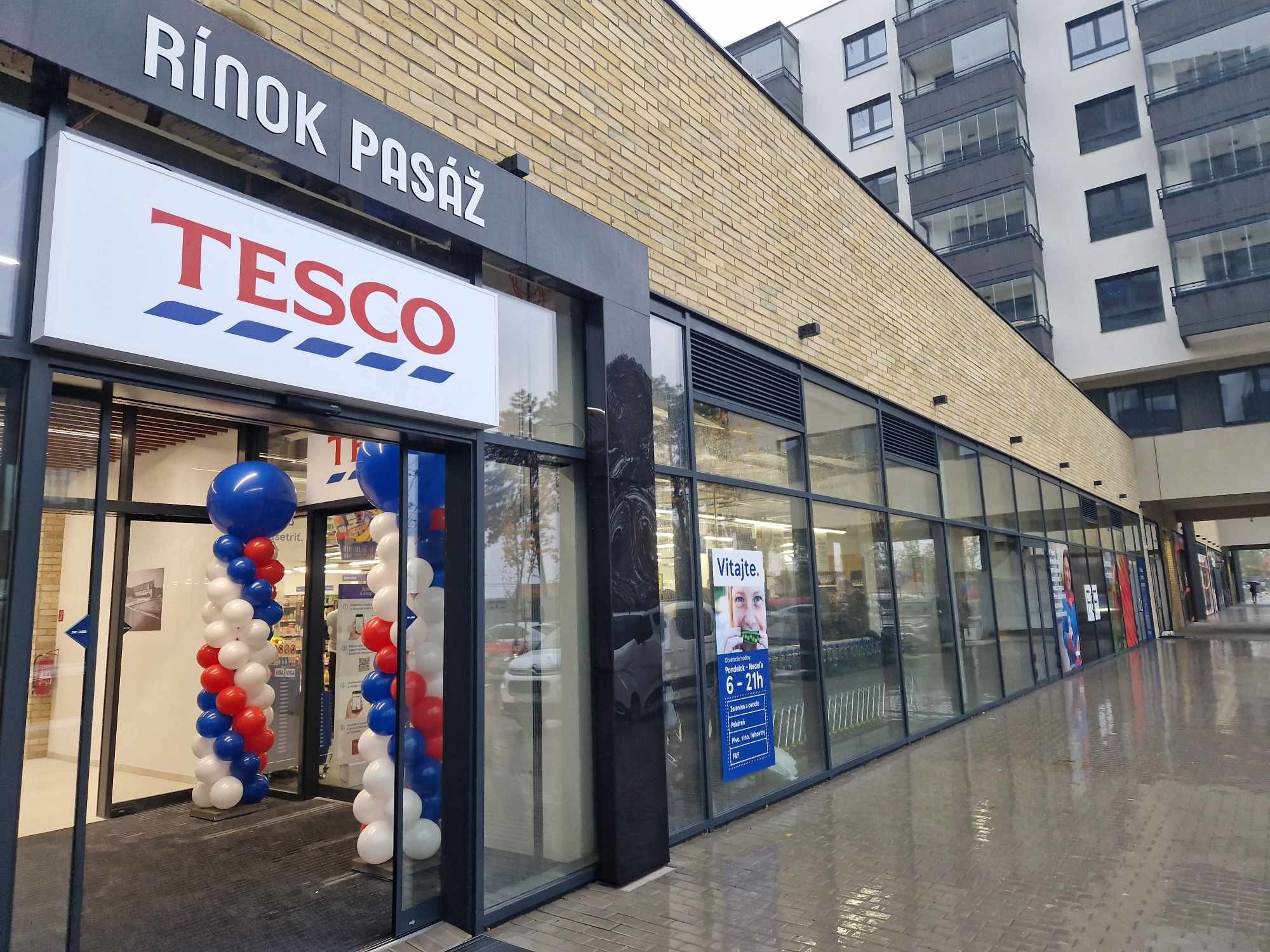 V Rači dnes otvoril reťazec Tesco nový supermarket | Rača | Mestské ...