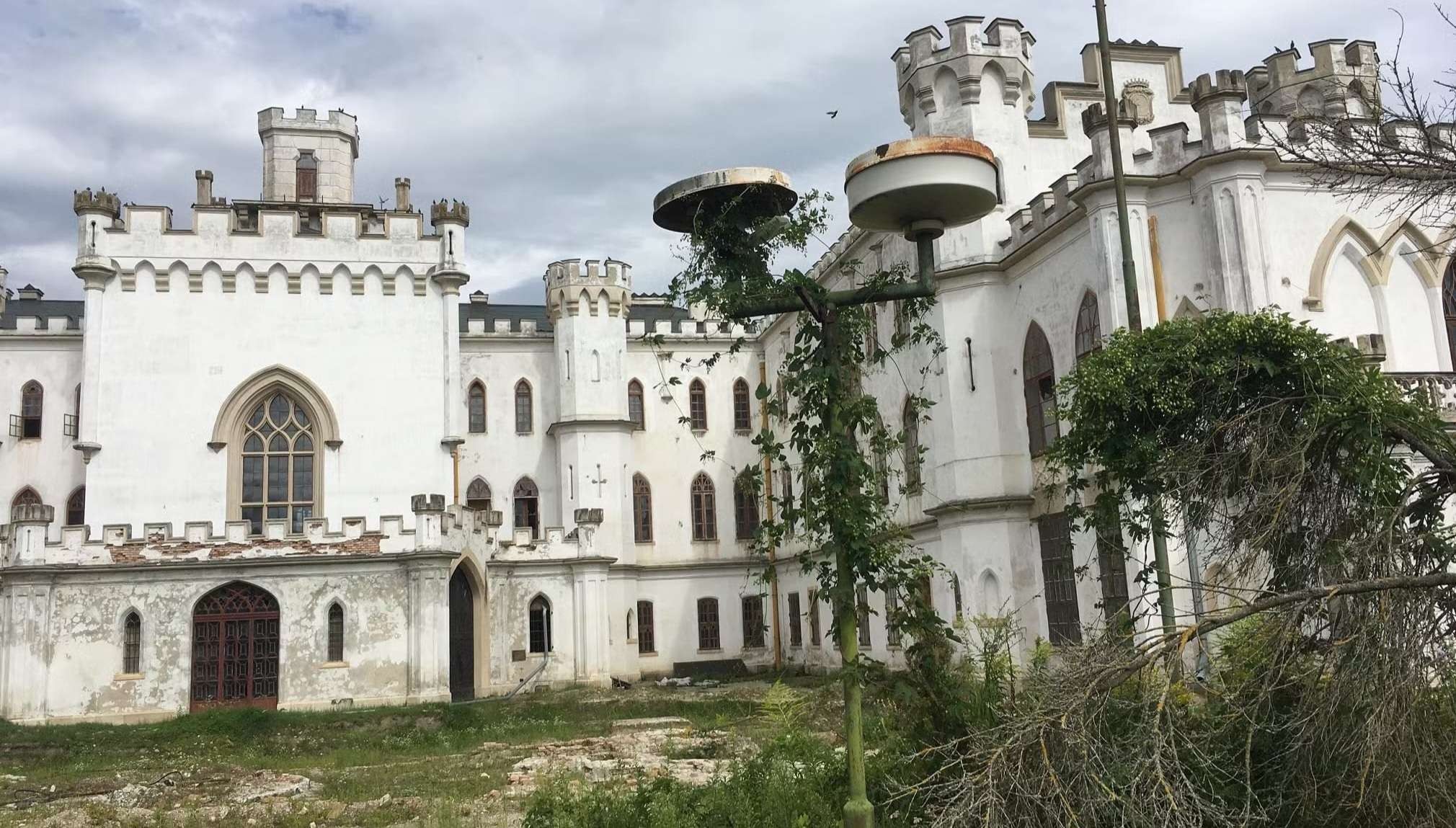 Rekonštrukcia kaštieľa v Rusovciach by sa mala konečne začať, v stredu ...