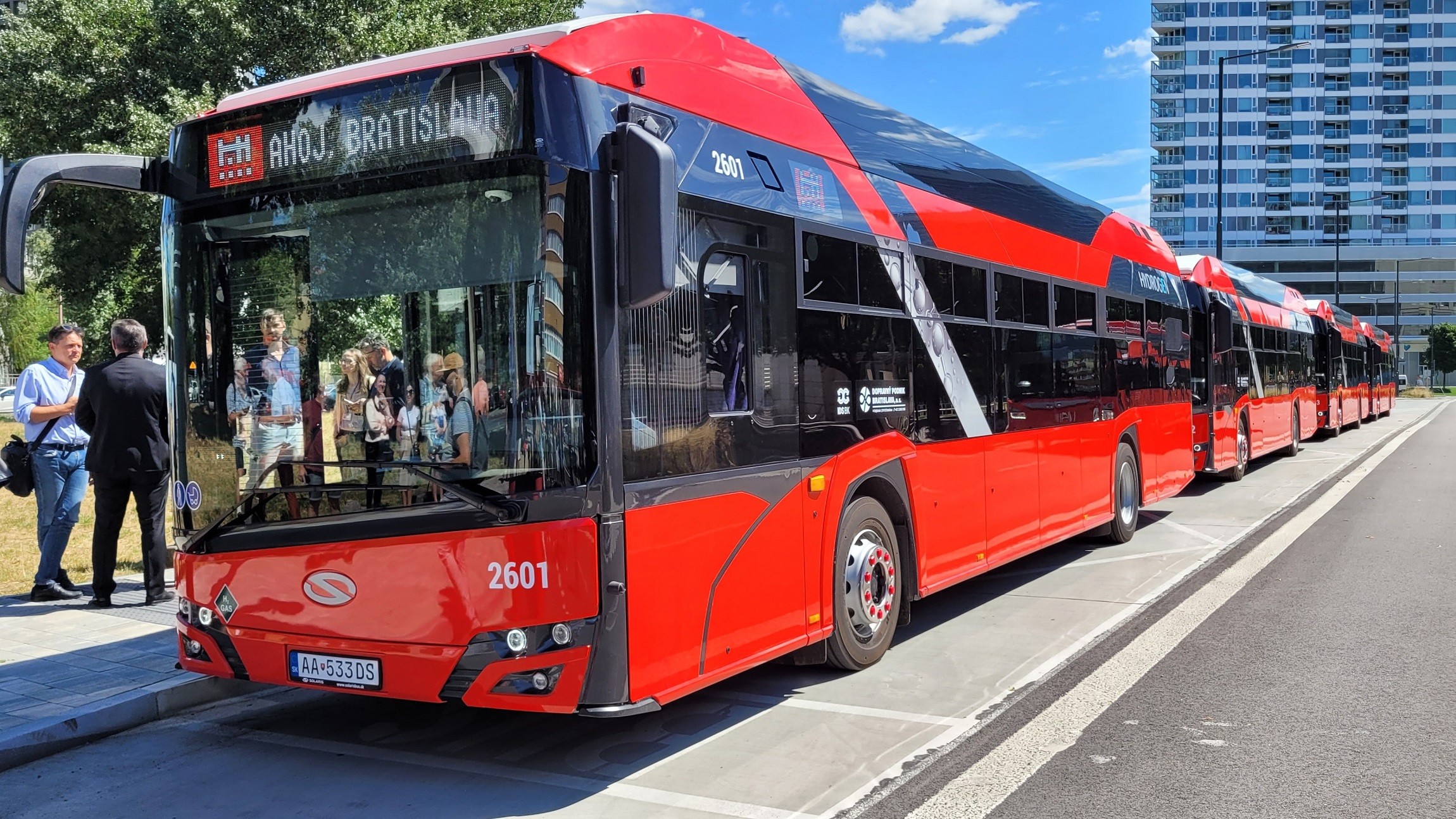 MHD nebo vlastní auto: Která možnost je levnější?