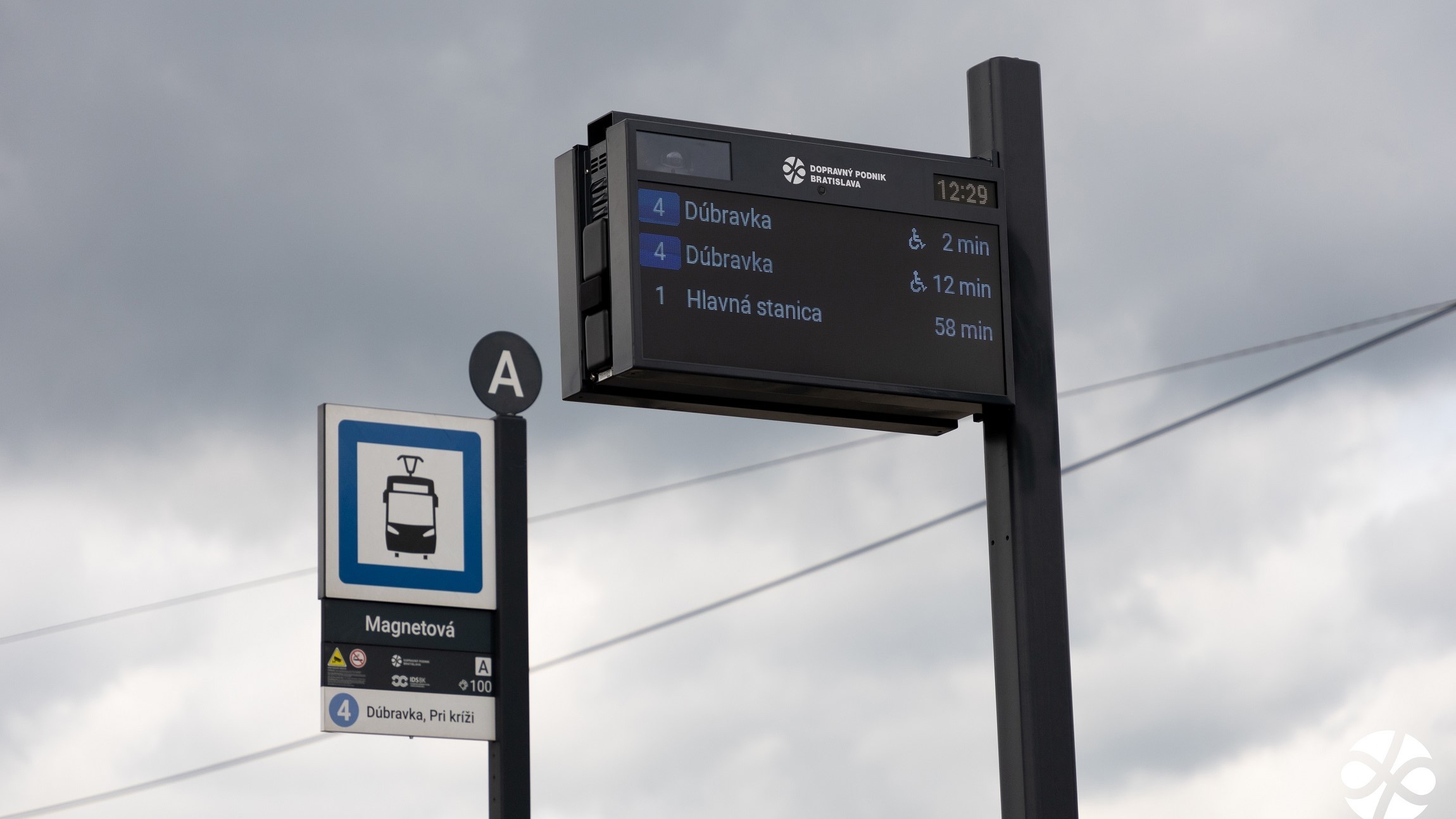 Continuous tactile guide strips with high contrast markings